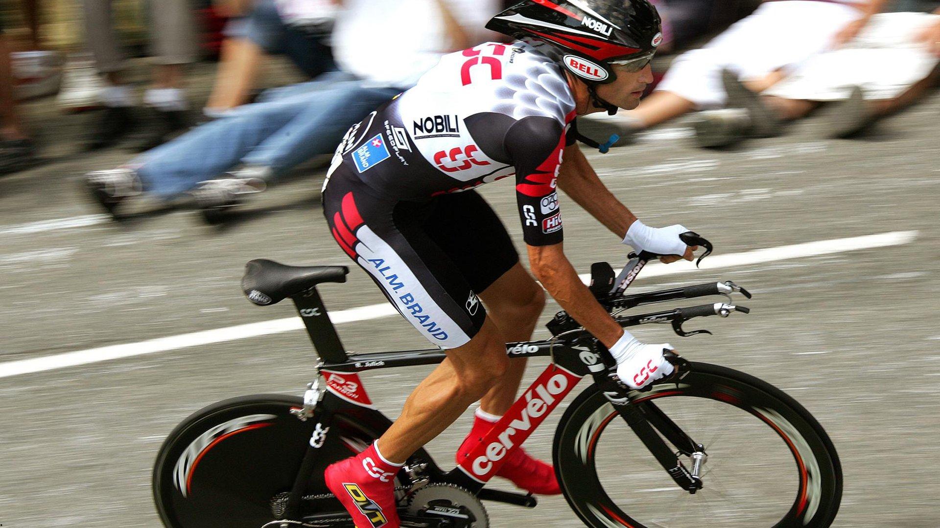 连遭强敌血洗！法兰克福两战狂丢8球，防线崩盘引发危机