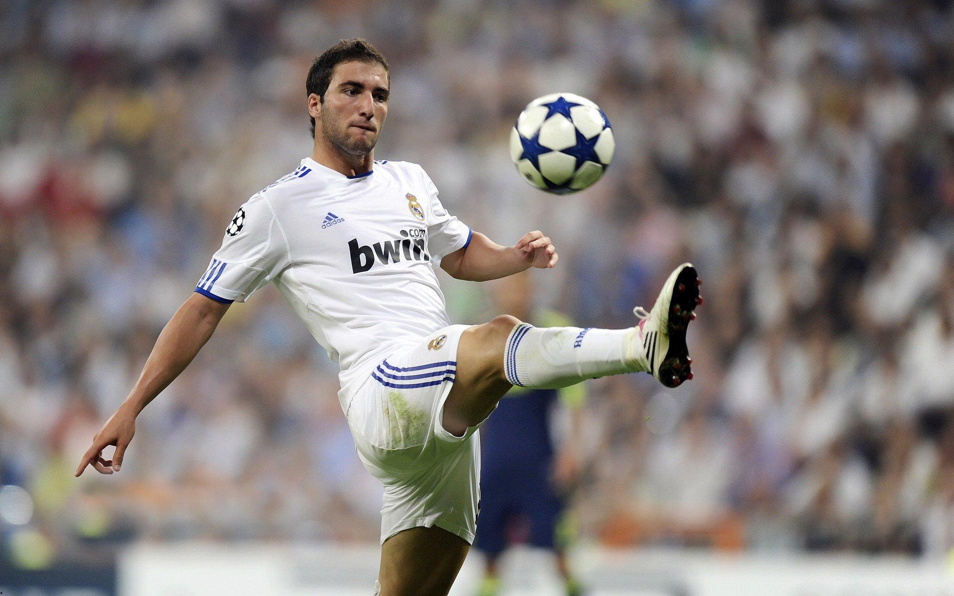 体检风波致转会搁浅 瓦扎内重返阿贾克斯开启新征程